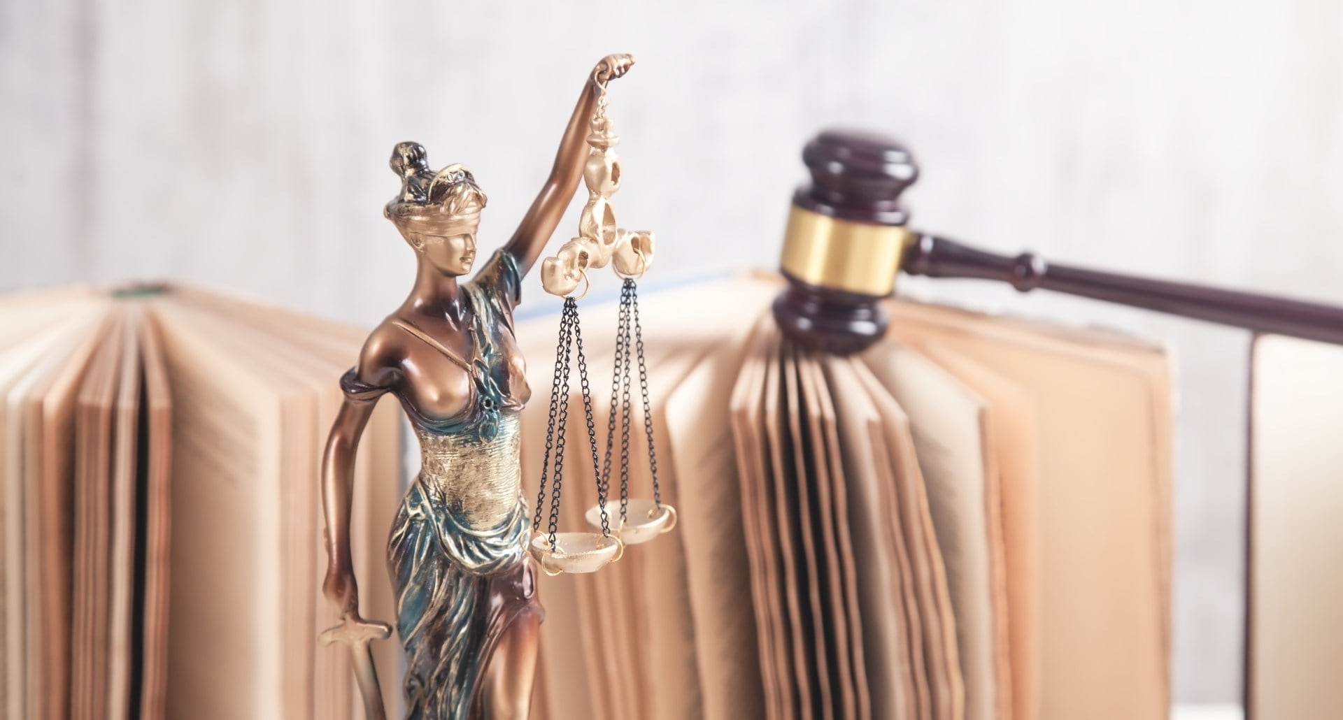 Prawnik gwarantujący bezpieczeństwo prawne klientowi