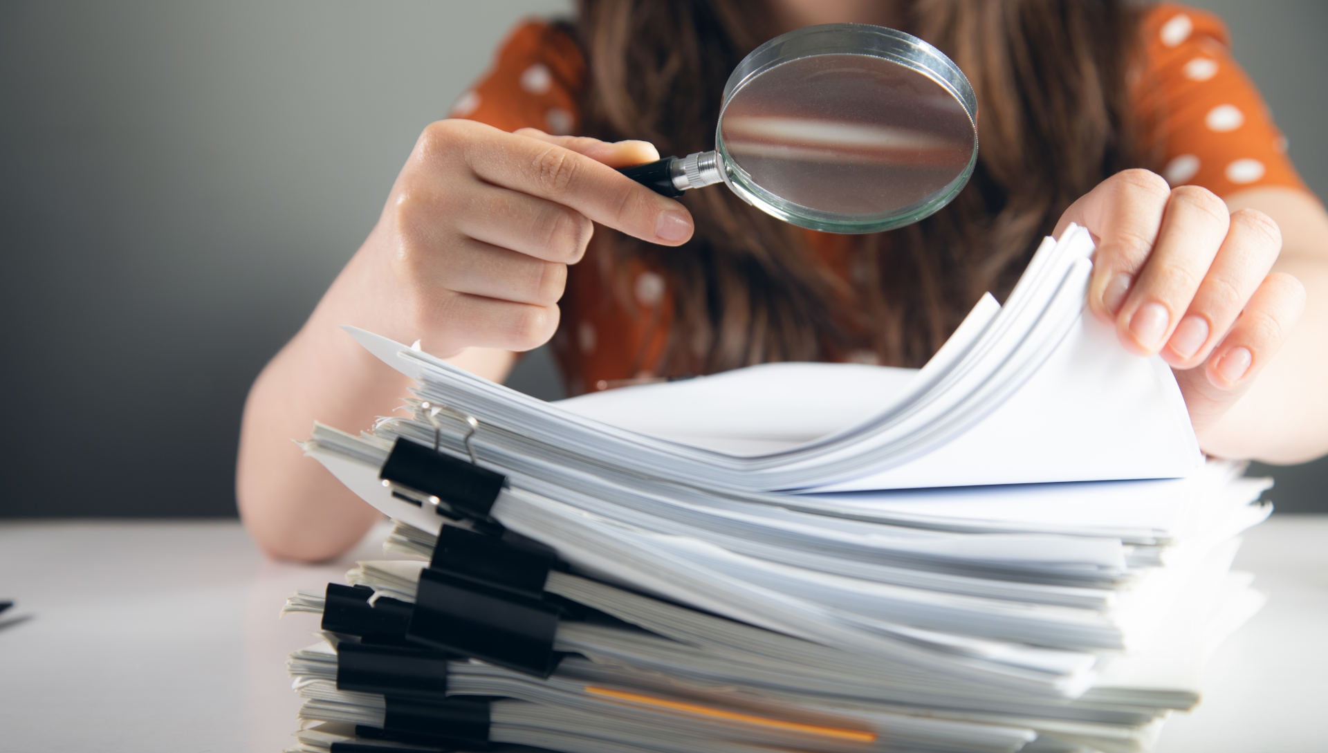 Jak sprawdzić czy jest założona sprawa w sądzie? Prawnicy radzą.